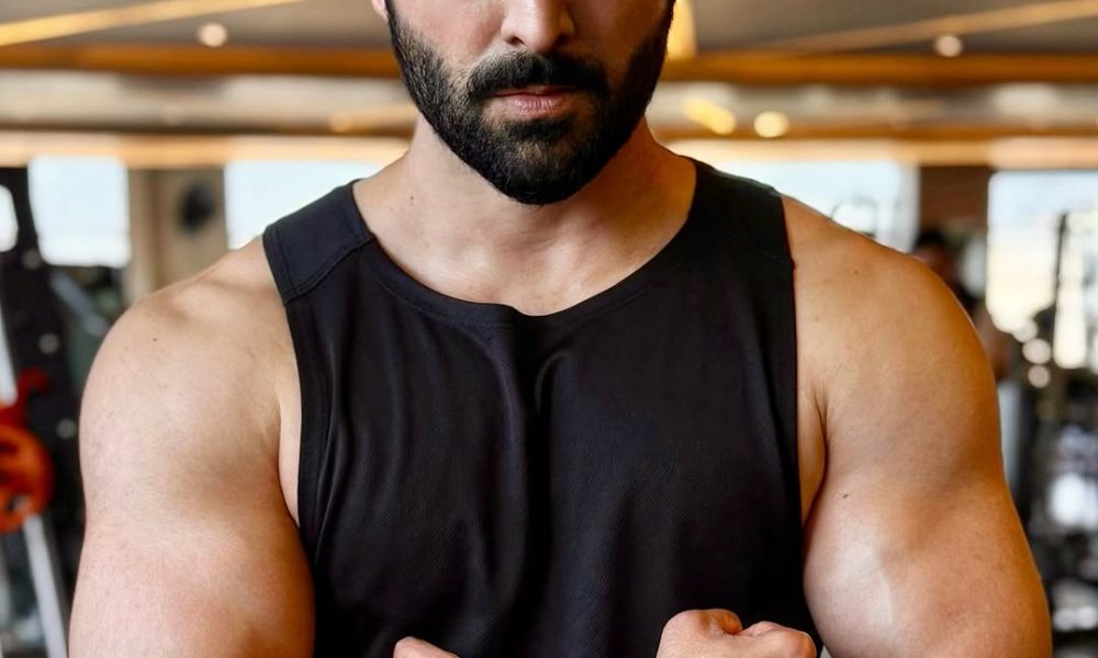 Danish taimoor and his wife